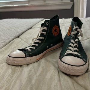 Green converse unisex size 10.5M 12.5W in excellent condition